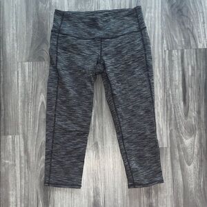 Athleta Heathered Charcoal Capri Leggings